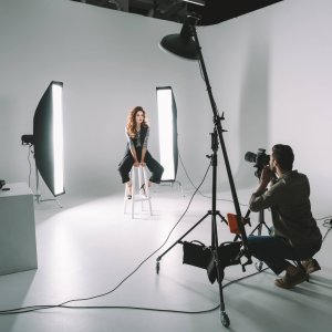 CURSO DE ILUMINACIÓN Y ESCENOGRAFÍA EN LA TOMA FOTOGRÁFICA